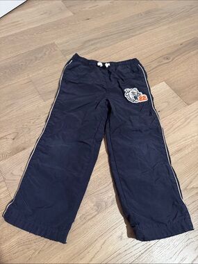 Place• navy blue splash pant with puma on the front


Preloved please see photos